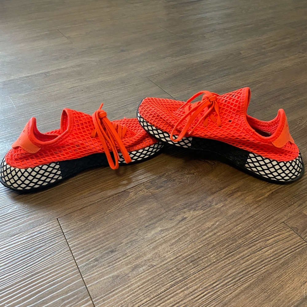 Adidas women’s tennis shoes size 7 great condition